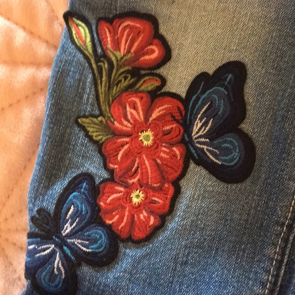Black Daisy embroidered Distressed jeans - Picture 4 of 4